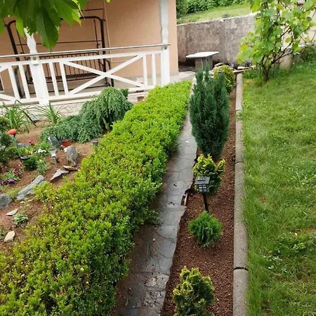 Elma Villa *